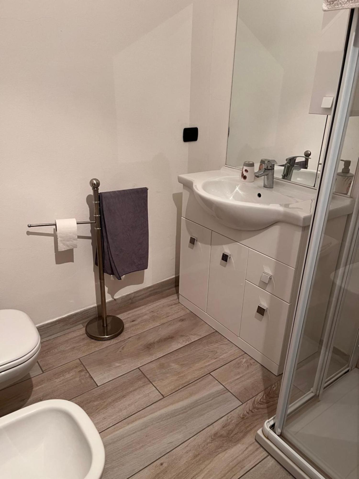 Il Cortile Como Single & Double Room In Apartment No Hotel Exterior foto